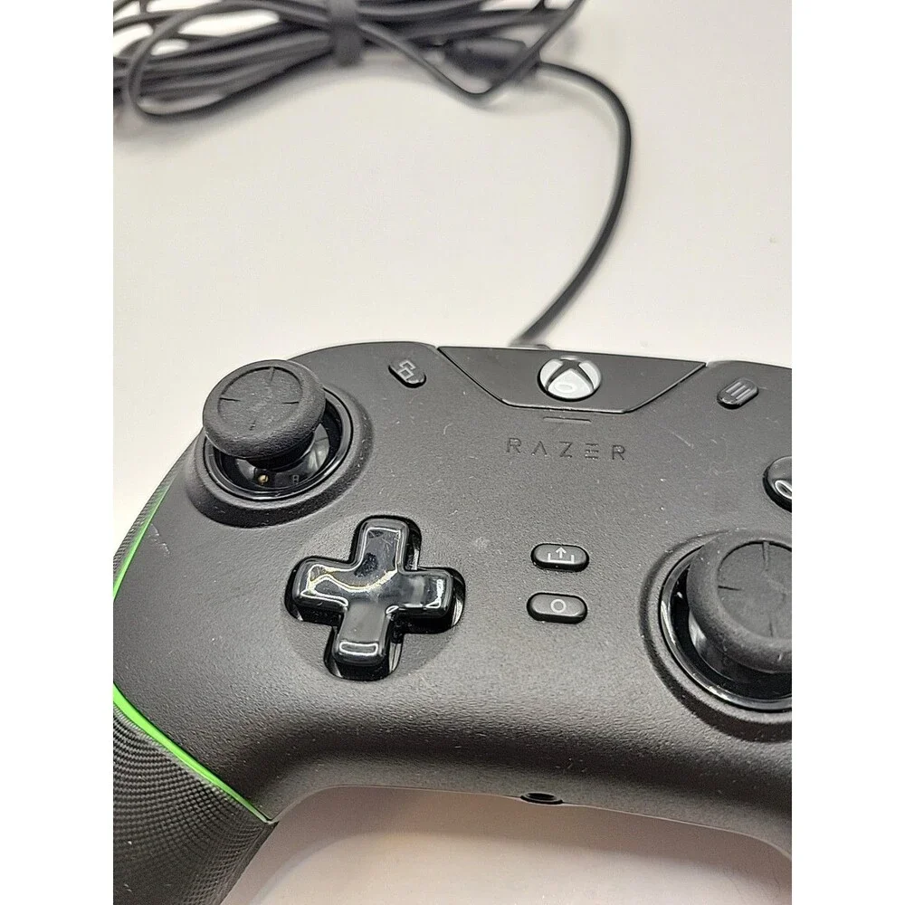 Razer Wolverine V2 | RZ06-0356 Wired Gaming Controller Xbox One X|S, PC